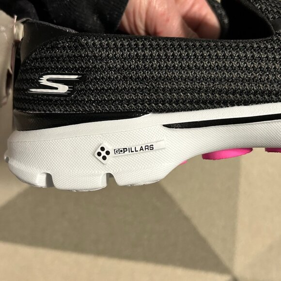 NWT Skechers GO WALK 3 Black Slip-on Walking Sneakers Women's Size 9 - Picture 3 of 14